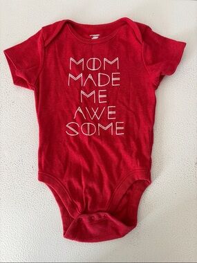 330 - Red 'Mom Made Me Awesome' Baby One-Piece Bodysuit